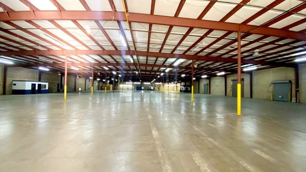 More Photos Of 3540 Corporate Dr, Dalton Warehouse For Lease