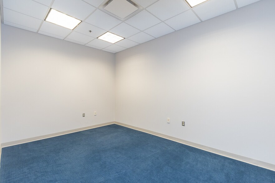 More Photos Of 129 N Main St, Anderson Office For Lease
