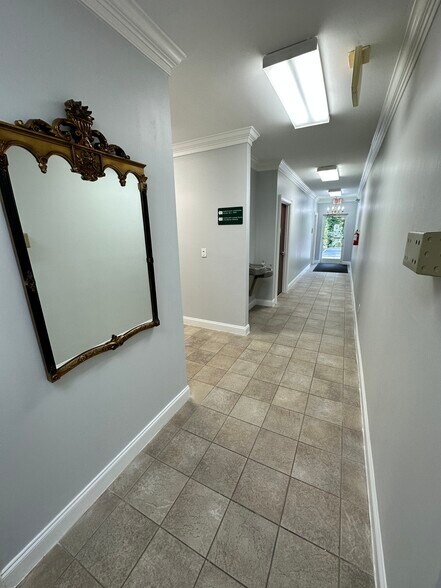 More Photos Of 5816 Creedmoor Rd, Raleigh Office For Lease
