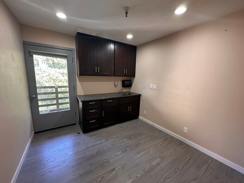 More Photos Of 910 Major Sherman Ln, Monterey Medical For Lease