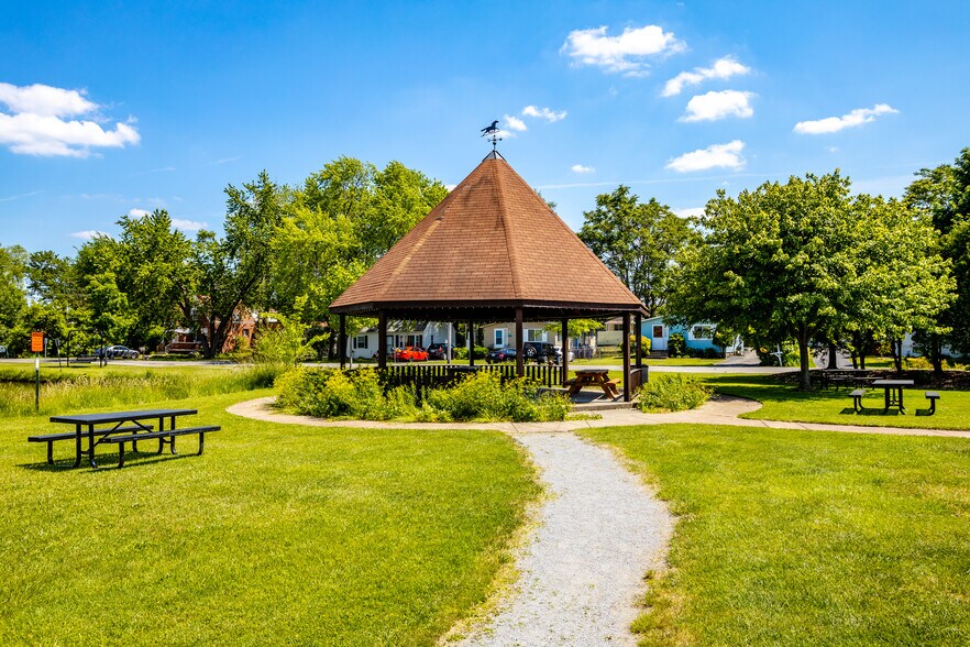 More Photos Of 2920-2932 Schroeder Blvd, Keego Harbor Apartments For Sale