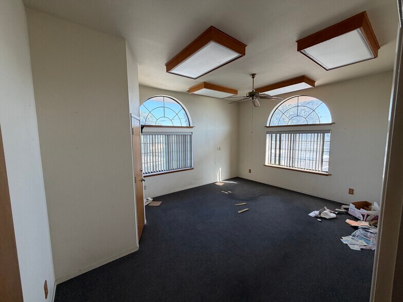 More Photos Of 1088 N Mooney Blvd, Tulare Freestanding For Lease