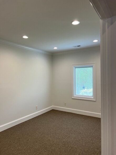 More Photos Of 610 Lynndale Ct, Greenville Office For Lease