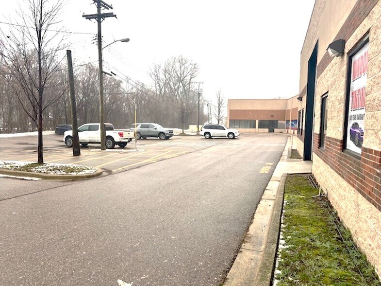 More Photos Of 4089 Dix Hwy, Lincoln Park Storefront For Sale