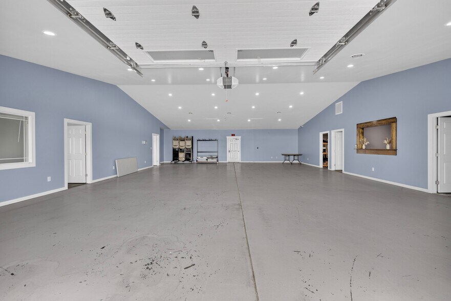 More Photos Of 506 E Stover Rd, Grandview Warehouse For Sale