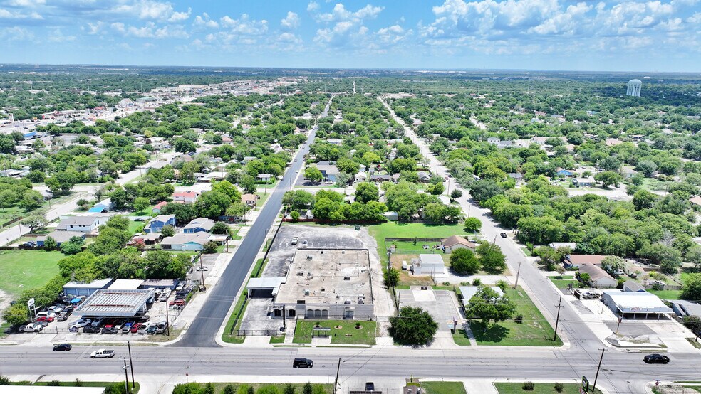 More Photos Of 2402-2406 Commercial Ave, San Antonio Medical For Sale