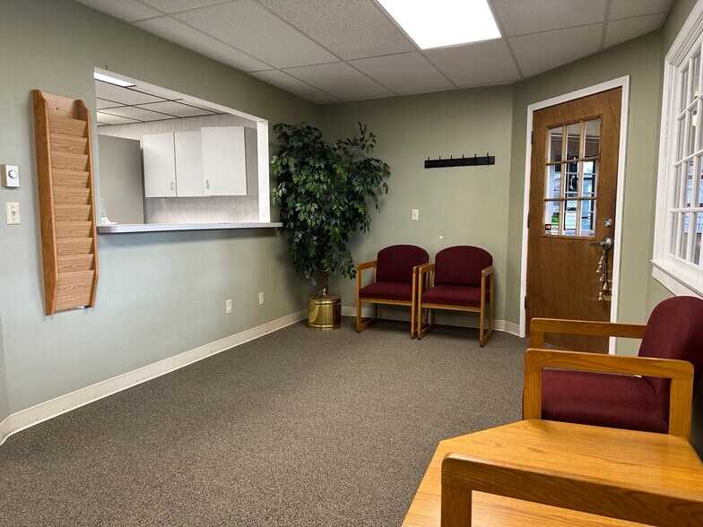 More Photos Of 104 E Summit Ave, Wales Office For Sale