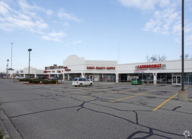 More Photos Of 8892-8918 W Eight Mile, Royal Oak Unknown For Lease