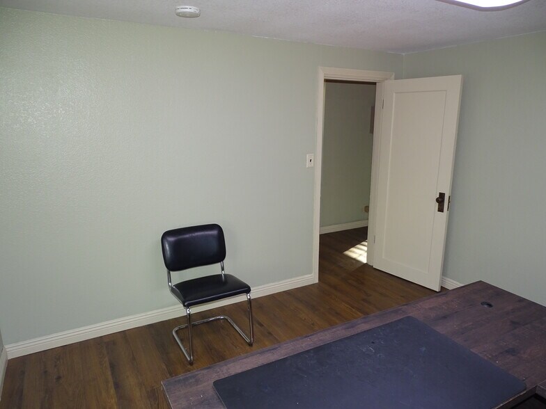 More Photos Of 2110 W Bonanza Rd, Las Vegas Service For Lease