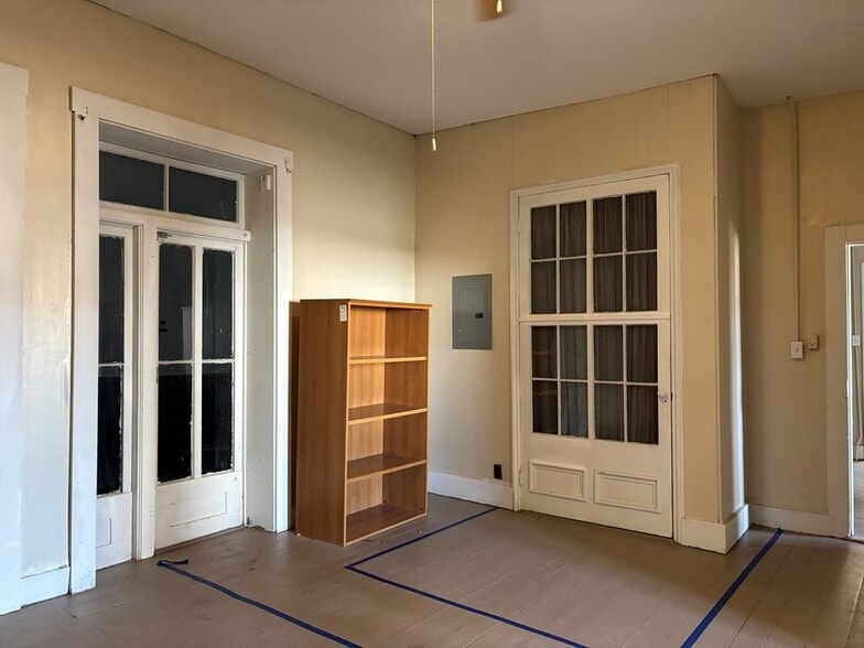 More Photos Of 122 N Market St, Waverly Storefront For Sale