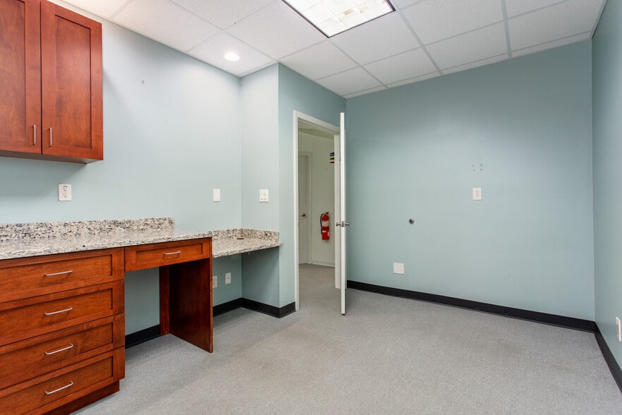 More Photos Of 316 W Pike St, Lawrenceville Medical For Lease