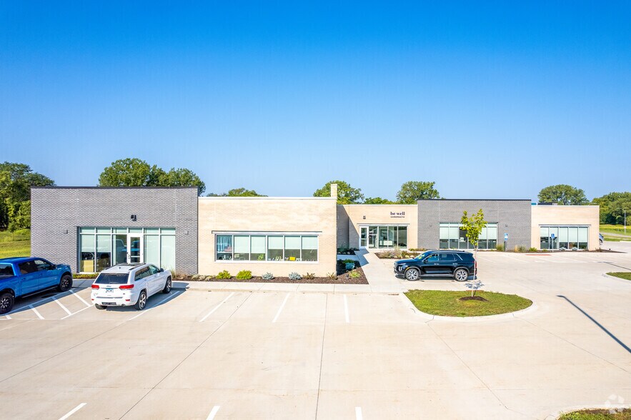 9400 Plum Dr, Urbandale, IA 50322 Office For Lease