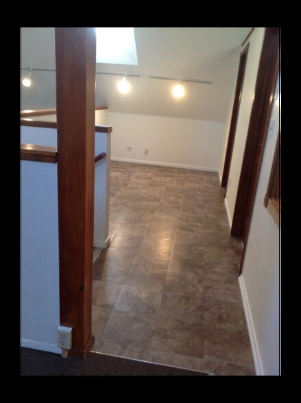 More Photos Of 7841 Foothill Blvd, Sunland Storefront Retail Residential For Lease