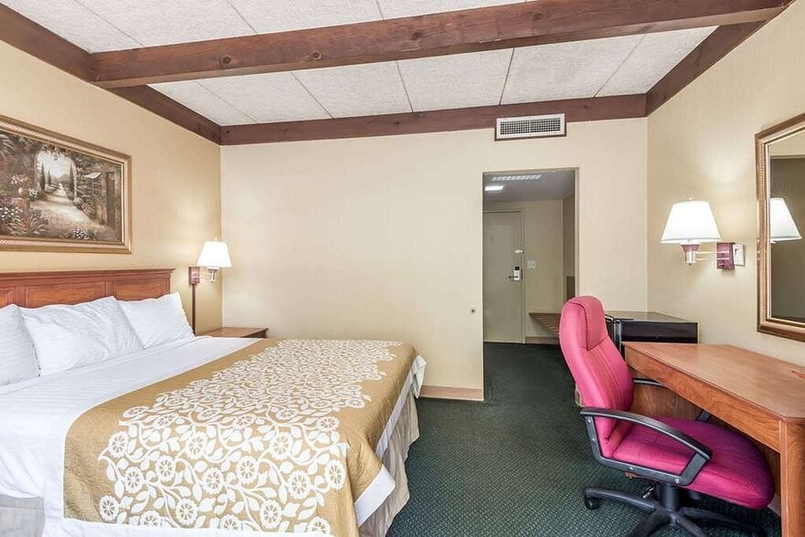 More Photos Of 1300 Youngstown Warren Rd, Niles Hotel For Sale