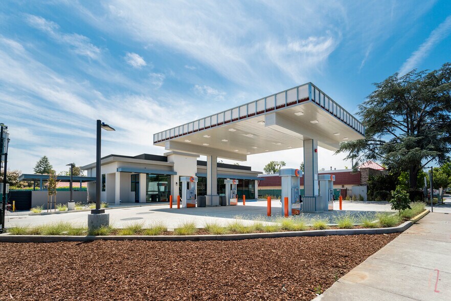 More Photos Of 10490 S De Anza Blvd, Cupertino Convenience Store For Lease