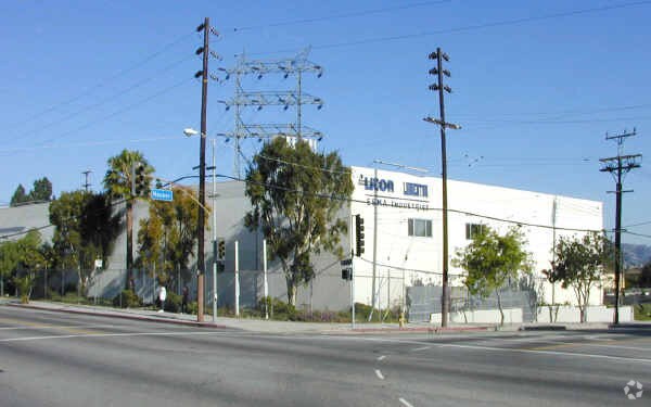 More Photos Of 5461 W Jefferson Blvd, Los Angeles Warehouse For Lease