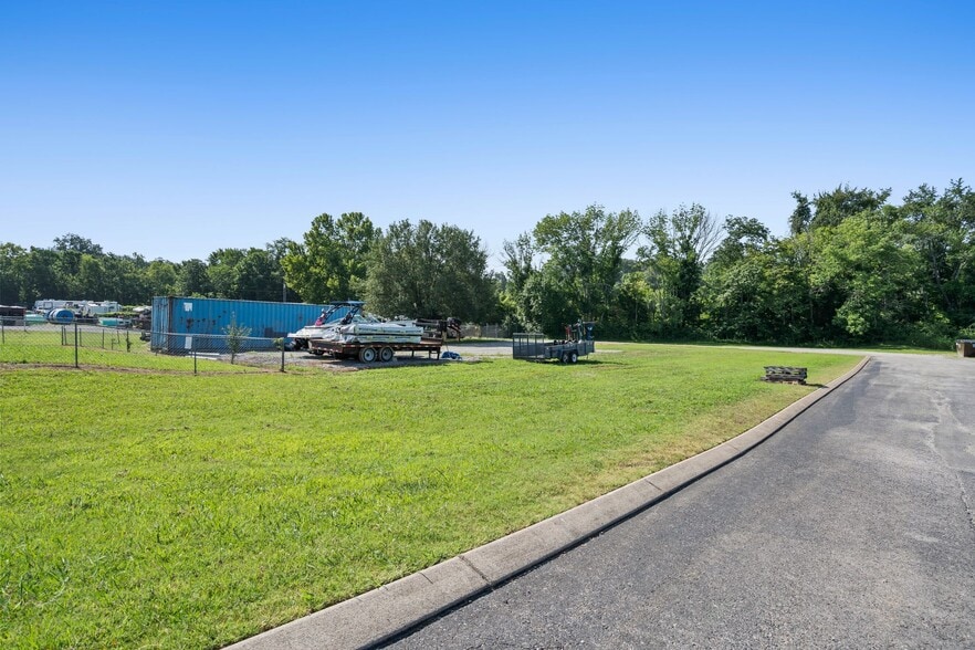 More Photos Of 6978 Lebanon Rd, Mount Juliet Showroom For Lease