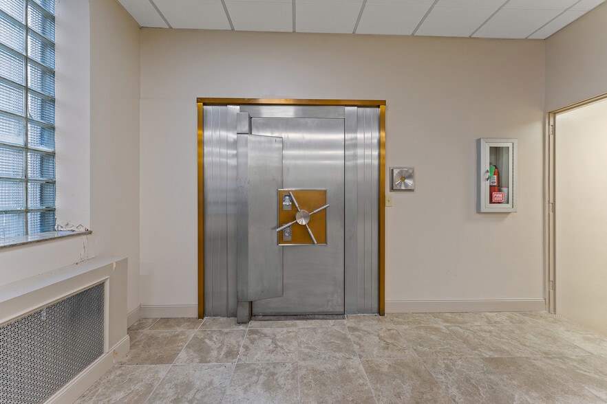 More Photos Of 403 Tenney Ave, Campbell Bank For Sale