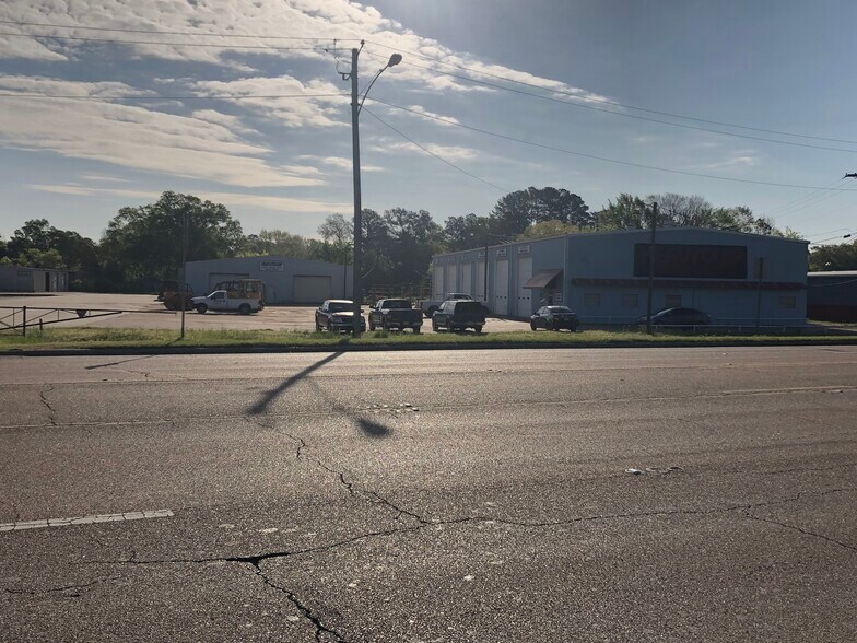 More Photos Of 246-248 N Pearson Rd, Jackson Warehouse For Lease