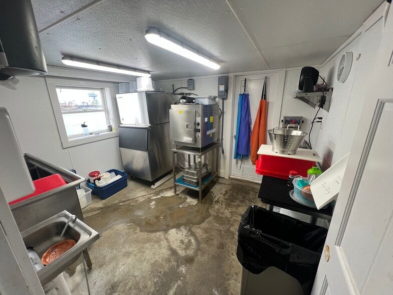 More Photos Of 9 Water St, Kittery General Retail For Lease