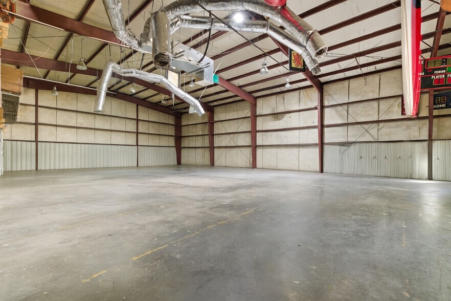 More Photos Of 9129 Irvington Blvd, Houston Warehouse For Sale
