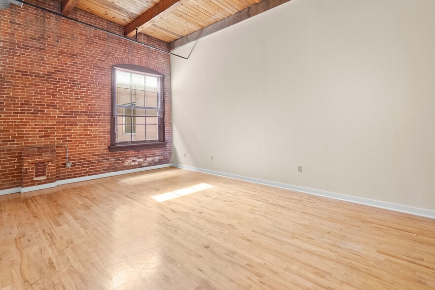 More Photos Of 1-49 N Howard St, Baltimore Unknown For Lease