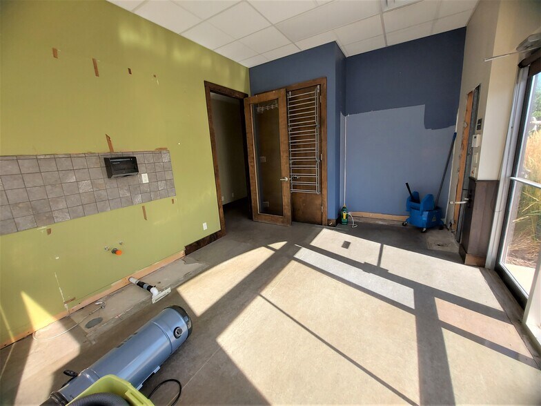 More Photos Of 5212 48 St, Red Deer Office For Sale