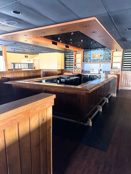More Photos Of 1420 Park Pl, Clarksville Restaurant For Lease