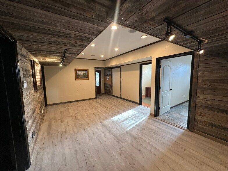 More Photos Of 204 S Kentucky St, McKinney Office Residential For Lease