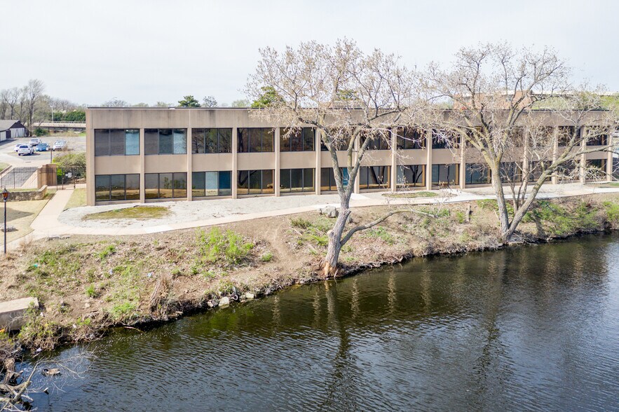 More Photos Of 1900 N Amidon St, Wichita Office For Sale
