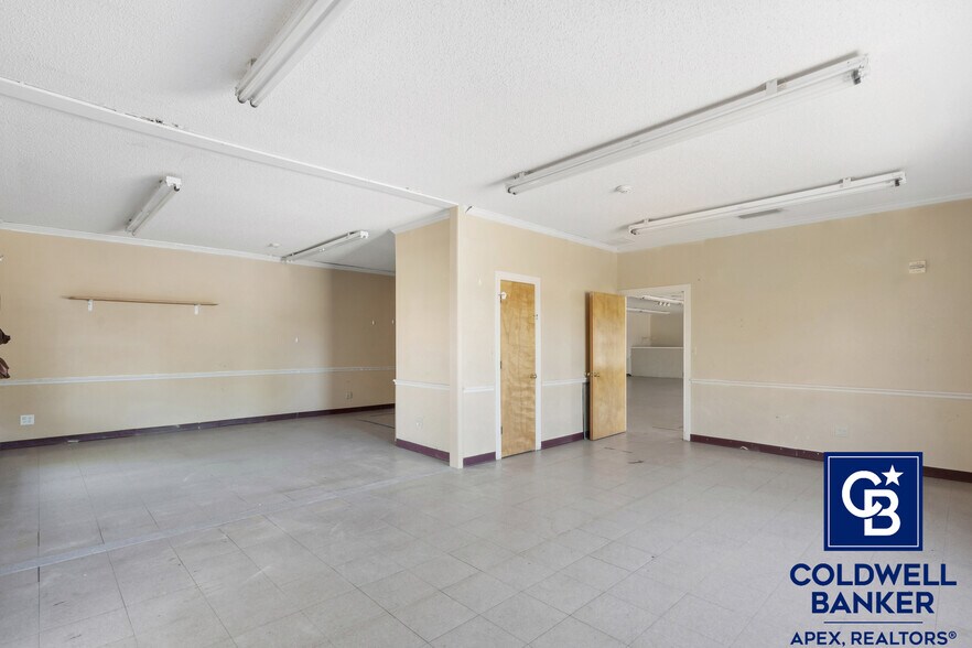 More Photos Of 302 Lincoln Park Dr, Cleburne Medical For Sale