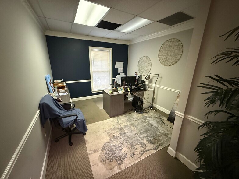 More Photos Of 6111 Peachtree Dunwoody Rd NE, Atlanta Office Residential For Sale