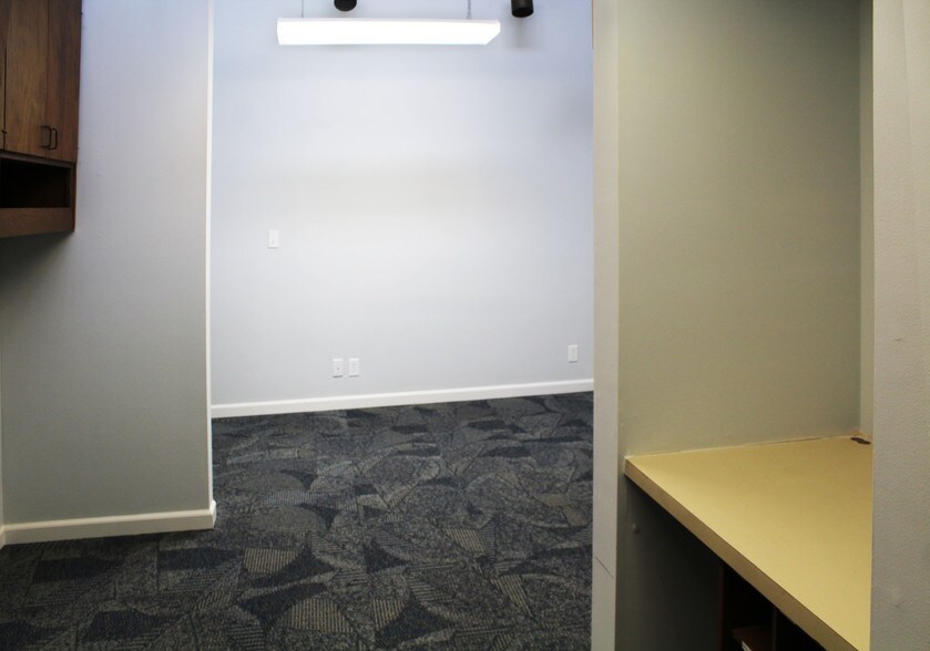 More Photos Of 1102-1108 Poplar Pl, Rogers Medical For Lease