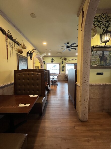 More Photos Of 805 Old Fort Pky, Murfreesboro Freestanding For Lease