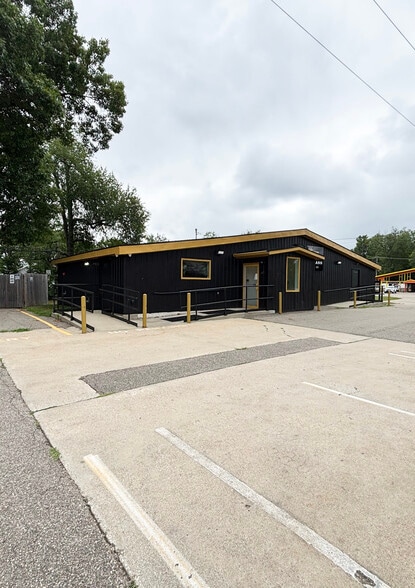 Primary Photo Of 9017 S Sprinkle Rd, Kalamazoo Restaurant For Sale