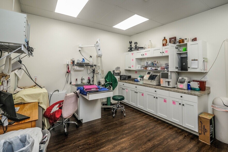 More Photos Of 829 N Loudoun St, Winchester Freestanding For Sale