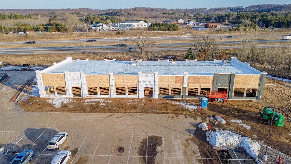 More Photos Of 1643 Commercial Blvd, Chippewa Falls Freestanding For Lease