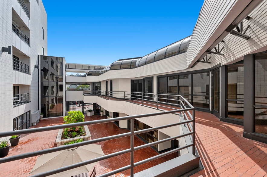 More Photos Of 7590 Fay Ave, La Jolla Unknown For Lease