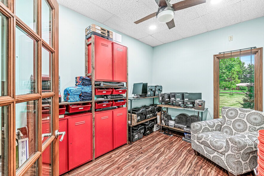 More Photos Of 4022 Arbor Ln, New Palestine Medical For Lease