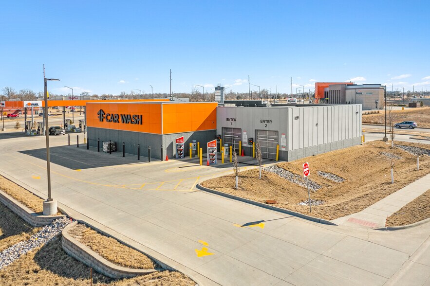 More Photos Of 4650 Cross Point Blvd NE, Cedar Rapids Freestanding For Sale