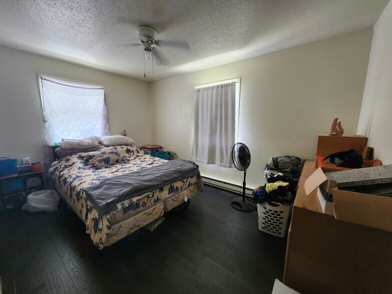 More Photos Of 204 3rd St SW, Rake Apartments For Sale