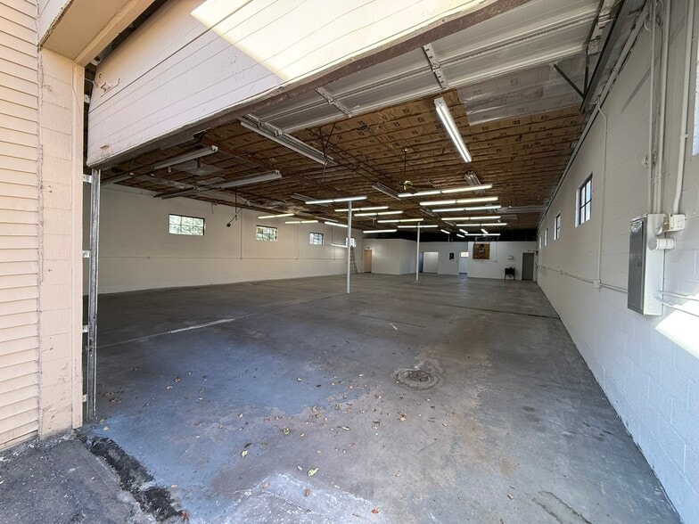 More Photos Of 2030 N Clay St, Denver Flex For Lease