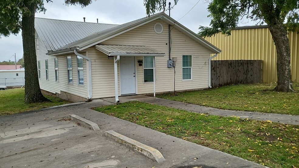 More Photos Of 214 N Oklahoma Ave, Shawnee Medical For Lease