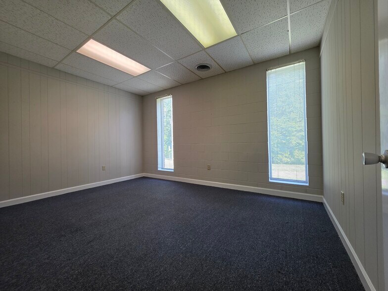 More Photos Of 404 St Andrews Dr, Greenville Office For Lease