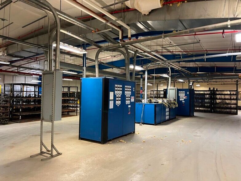 More Photos Of 2921 E 290 Rd, Grove Manufacturing For Lease