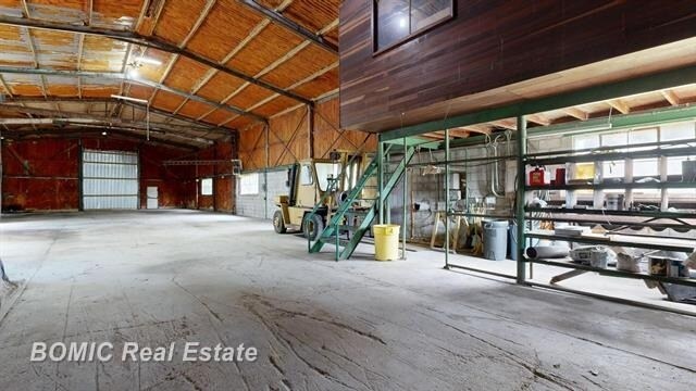 More Photos Of 9010 Dixie Hwy, Birch Run Warehouse For Lease