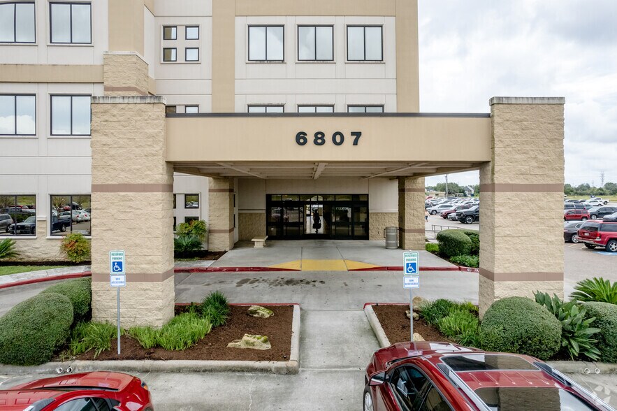 More Photos Of 6807 Emmett F. Lowry Expy, Texas City Medical For Lease