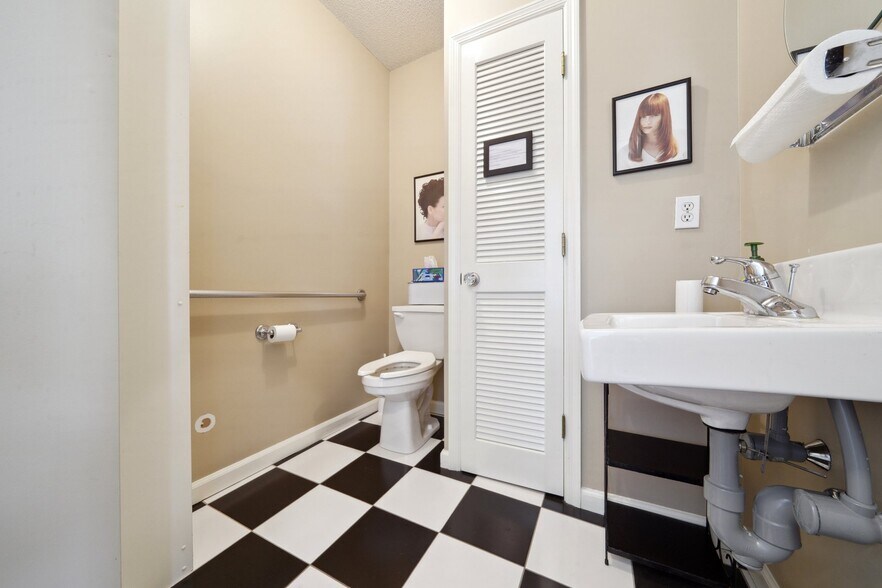 More Photos Of 189 East Ave, Norwalk Storefront Retail Residential For Sale