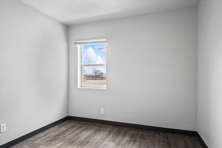 More Photos Of 205 Maple St, Overbrook Mixed Retail For Sale