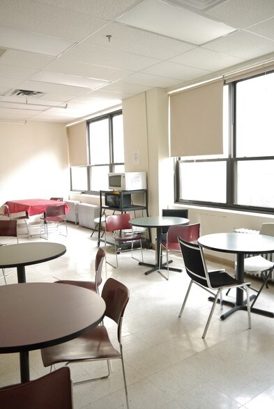 More Photos Of 910 Bergen Ave, Jersey City Office For Lease